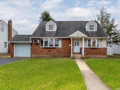 9 Ontario Avenue, Plainview, NY, 11803