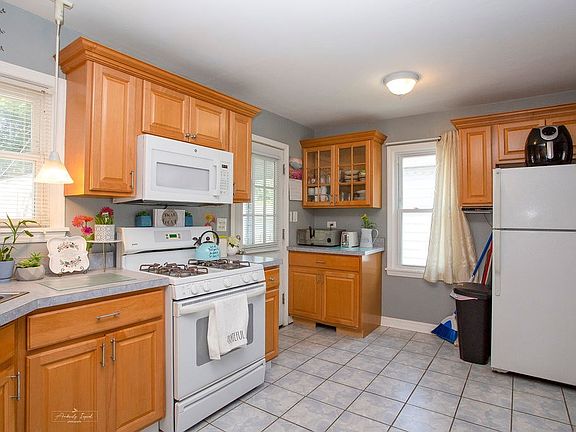5th image of 924 Woodlawn Ave