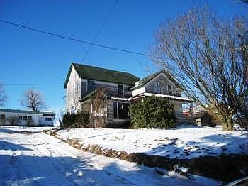 2nd image of 4 Hector Farm Ln