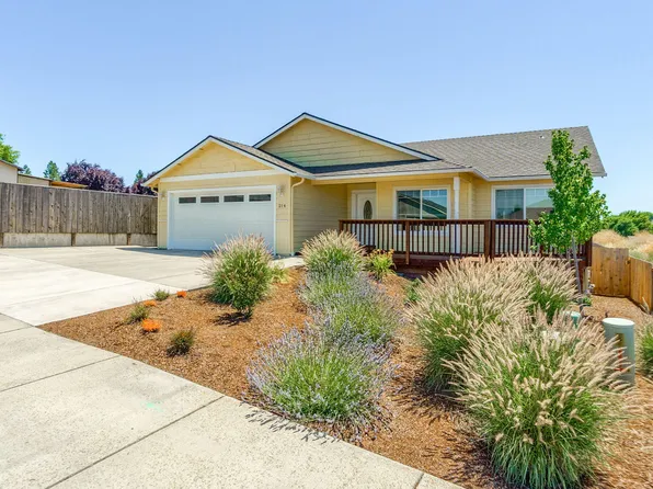 214 Barton Rd, Eagle Point, OR 97524