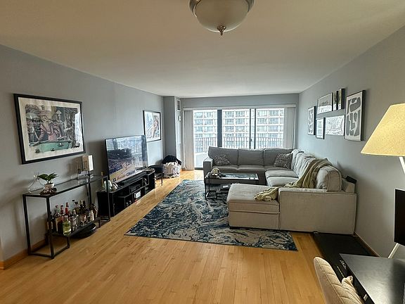 4th image of 2020 N Lincoln Park W APT 12K
