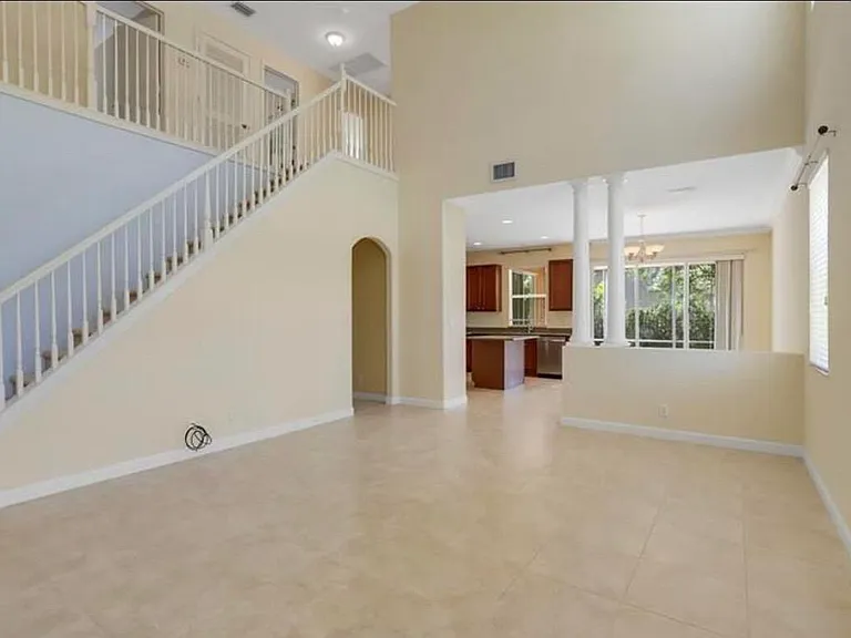 5888 SE Crooked Oak Ave — Photo 4