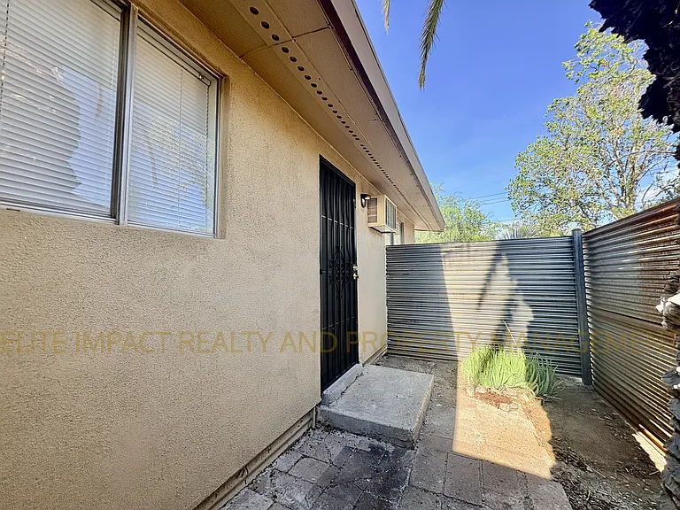 2460 N Treat Ave — Photo 10