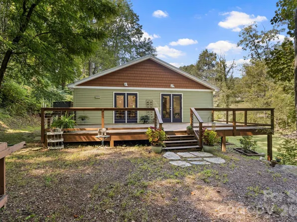 400 Laurel Dr, Saluda, NC 28773