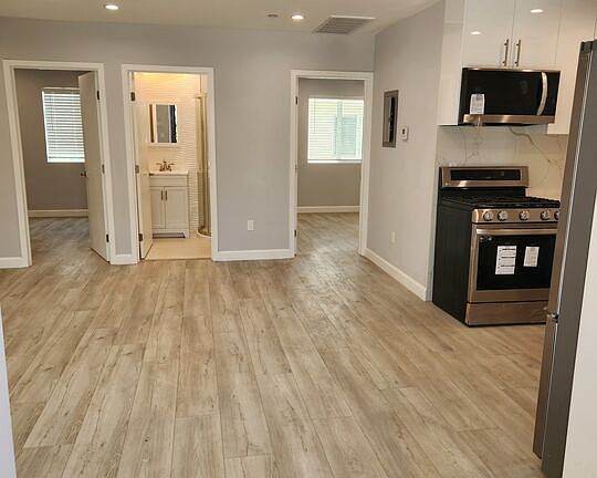4th image of 4950 Topanga Canyon Blvd