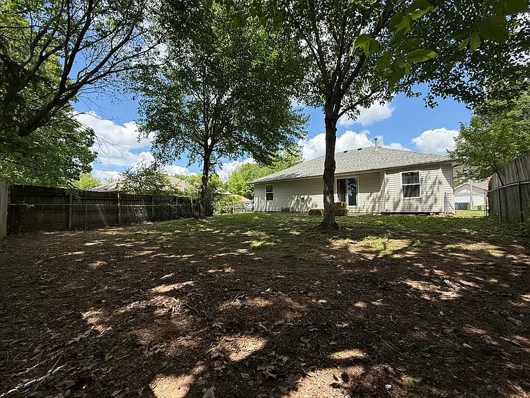 1453 S Lone Pine Ave — Photo 23