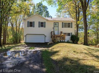 2533 Armond Rd, Howell, MI 48855