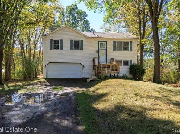 2533 Armond Rd, Howell, MI 48855