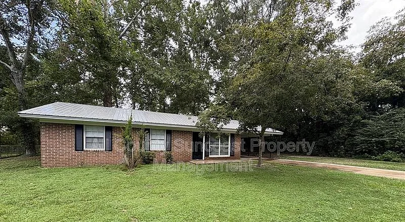 82 W Bryant Cir