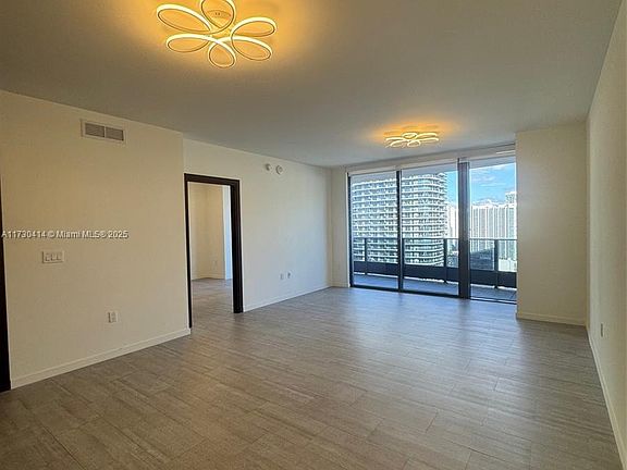 5th image of 1000 Brickell Plz #3214