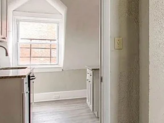 4th image of 1628 Hewitt Ave #3