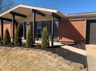 1292 Clearlake Cir, Ballwin, MO
