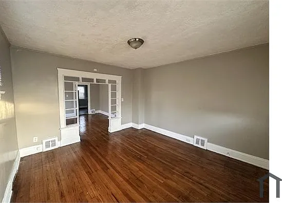 4 bed, 1600 sqft, $1,500 — Photo 2