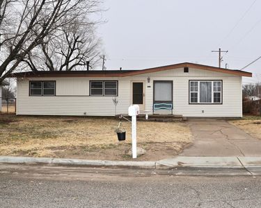 1413 Eastland Dr, Hutchinson, KS, 67501