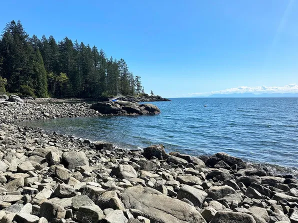 7297 Belle Rd, Sechelt, BC V0N 3A8