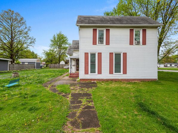 665 N Macon St, Bement, IL 61813