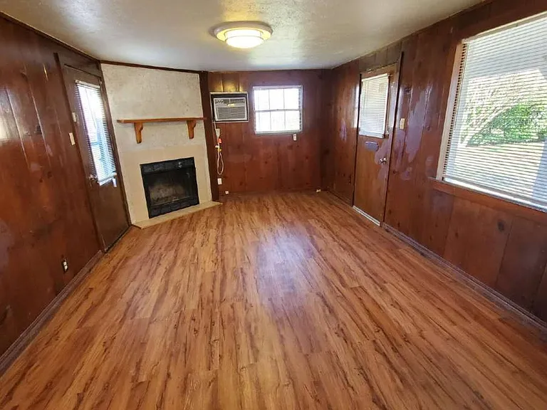 310 S Crook St — Photo 7