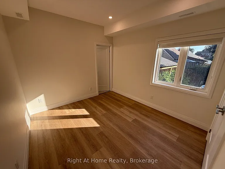 576B Guelph St — Photo 13