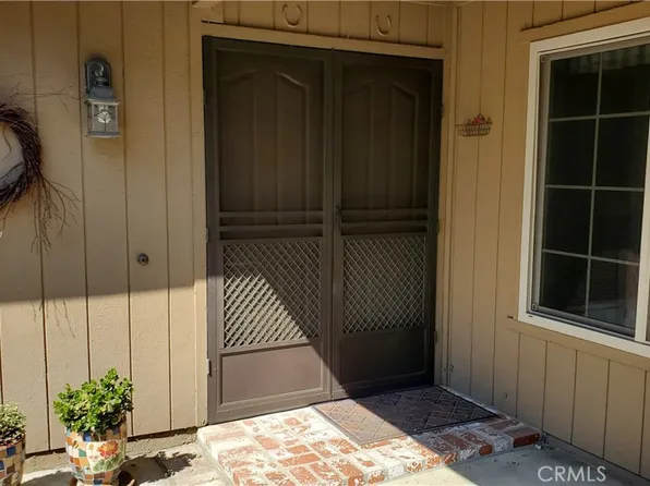 527 W Point O Woods Dr, Azusa, CA 91702