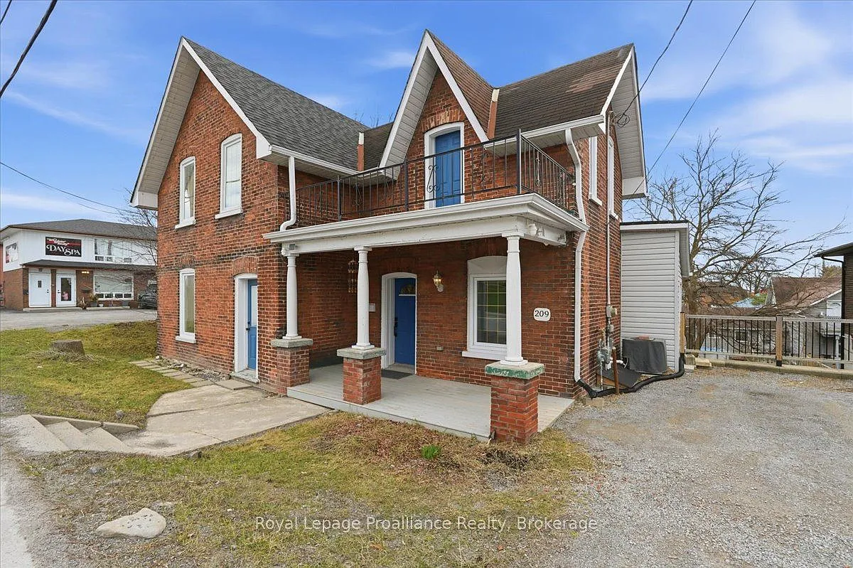 4 bed, $2,650 — Photo 1