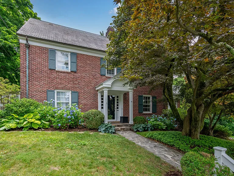 86 Caterson Ter — Photo 2
