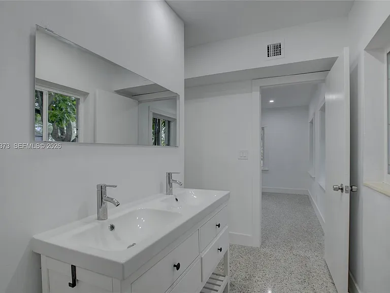 616 SW 11th Ct — Photo 28