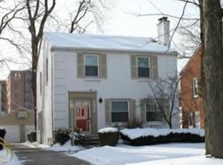 1661 Bournemouth Rd, Grosse Pointe Woods, MI 48236