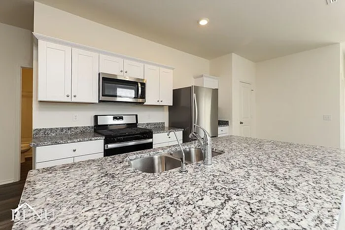 3 bed, 2.0 bath, 1412 sqft, $1,760 — Photo 4