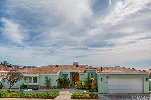 Welcome home to 1569 Tahiti Avenue!