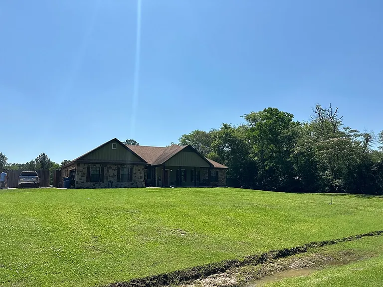 885 Box Car Rd — Photo 2