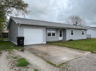102 W Jaycee Ave, Effingham, IL 62401