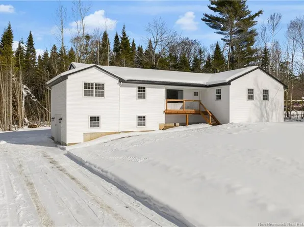 327 Robertson Rd, Hampton, NB E5N 6N8