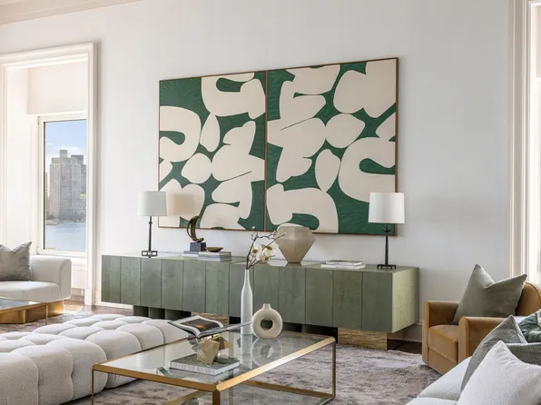 450 East 52nd Street image 3 of 33