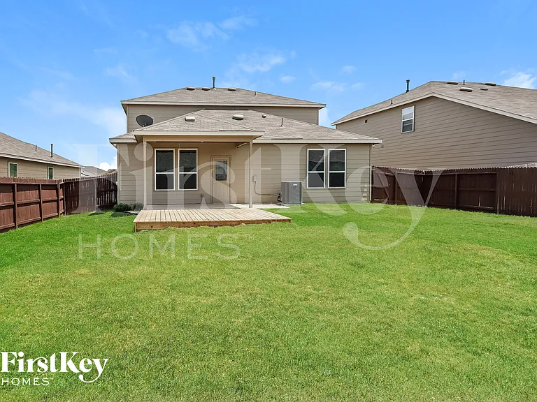 7111 Marina Del Rey — Photo 15