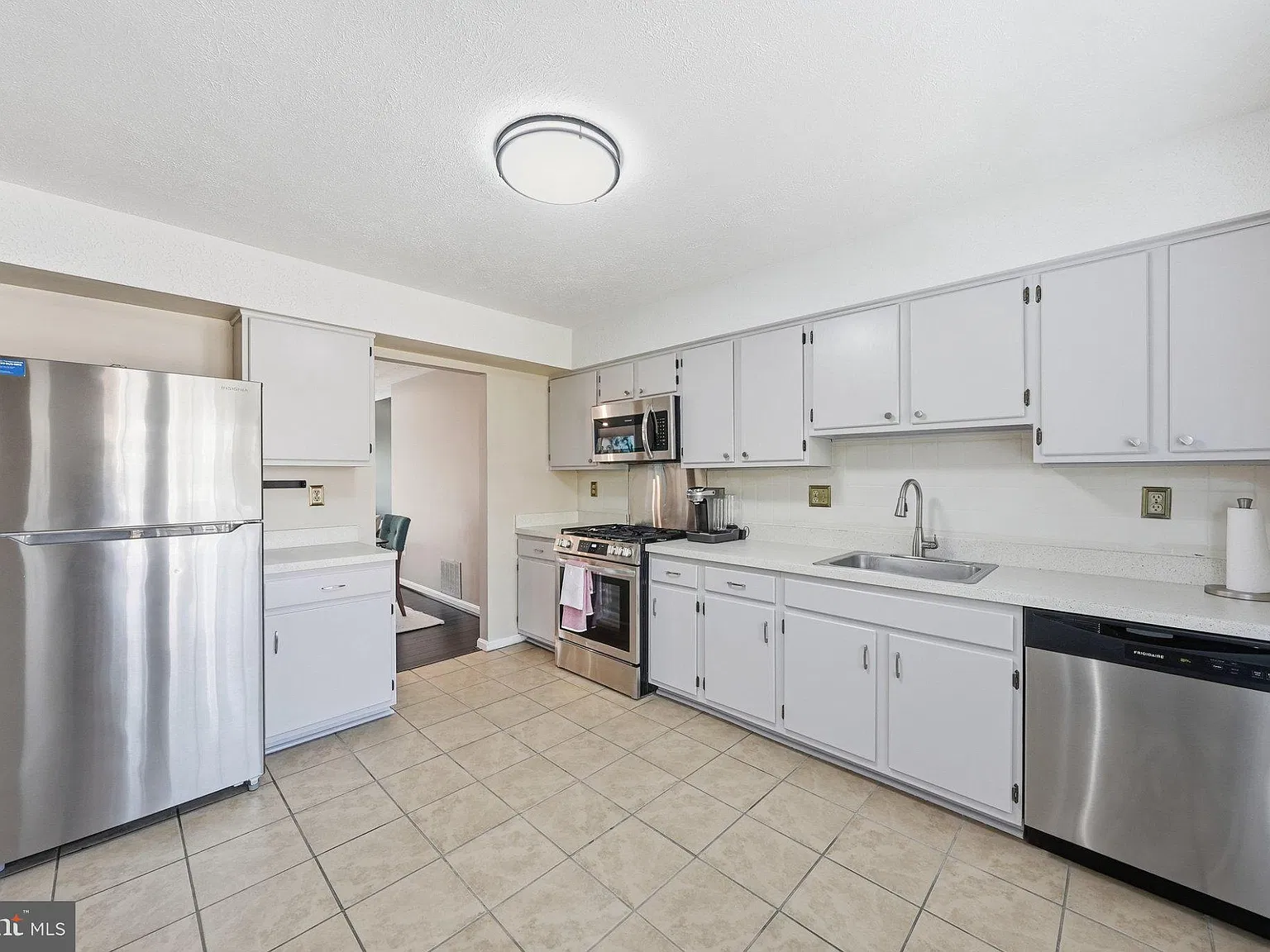 3 bed, 4.0 bath, 1368 sqft, $3,000 — Photo 4