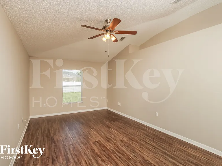 1198 Venus St SE — Photo 3