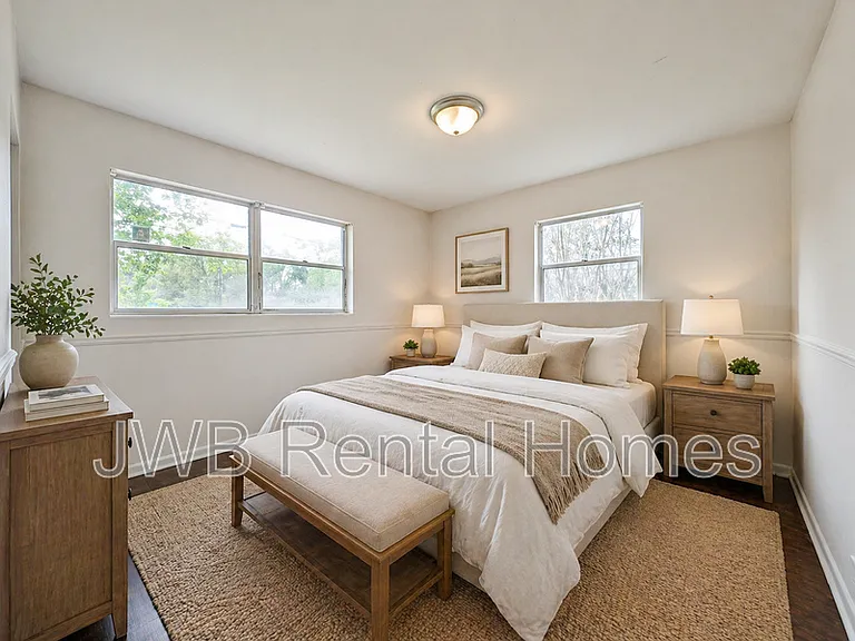 2050 Monteau Dr — Photo 9
