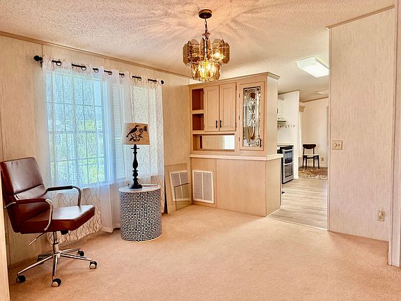 5th image of 407 NE 8TH Avenue