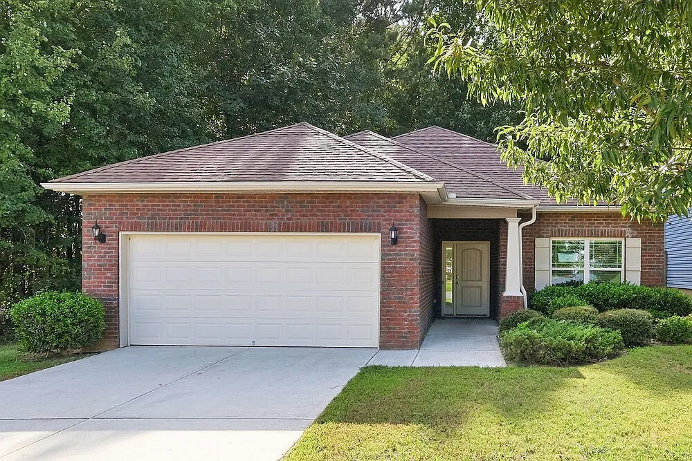4 bed, 2.0 bath, 1935 sqft, $2,190 — Photo 1