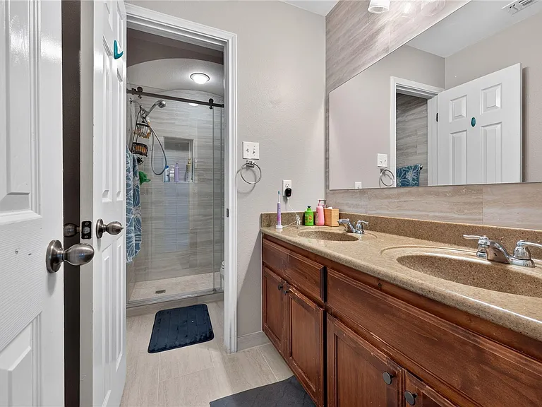 112 Latitude Ln — Photo 11