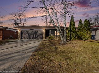 30205 Boewe Dr, Warren, MI 48092