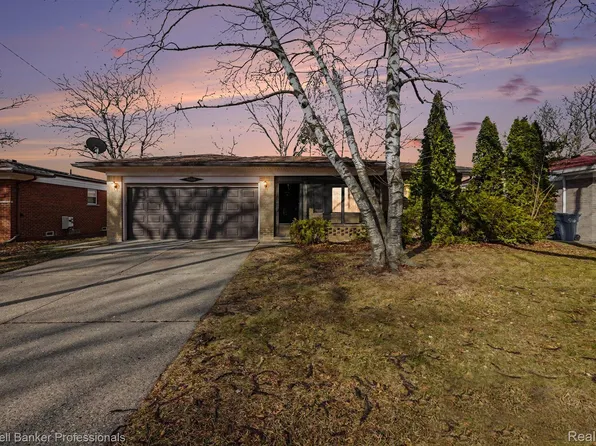 30205 Boewe Dr, Warren, MI 48092