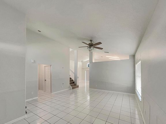 3rd image of 1701 Primrose Court