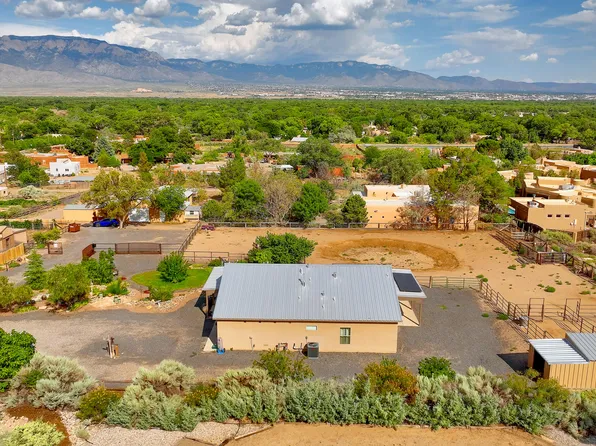 187 Ashley Ln, Corrales, NM 87048