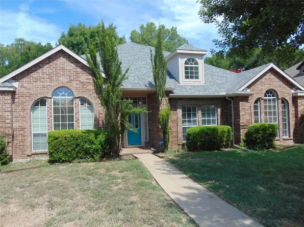 1037 Twin Creek Dr, Desoto, TX 75115
