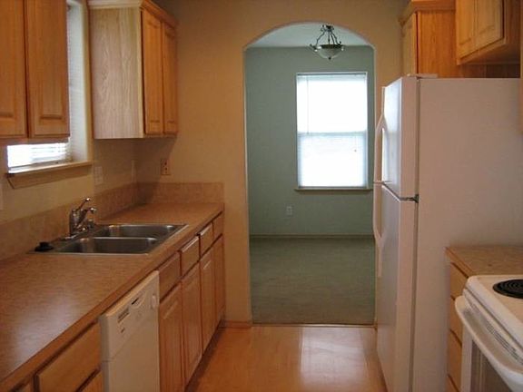 2nd image of 807 Thurmond Ln Unit 1