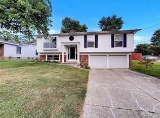 1 Marianne Dr, Saint Peters, MO
