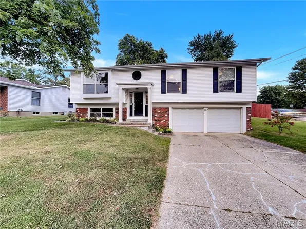 1 Marianne Dr, Saint Peters, MO 63376