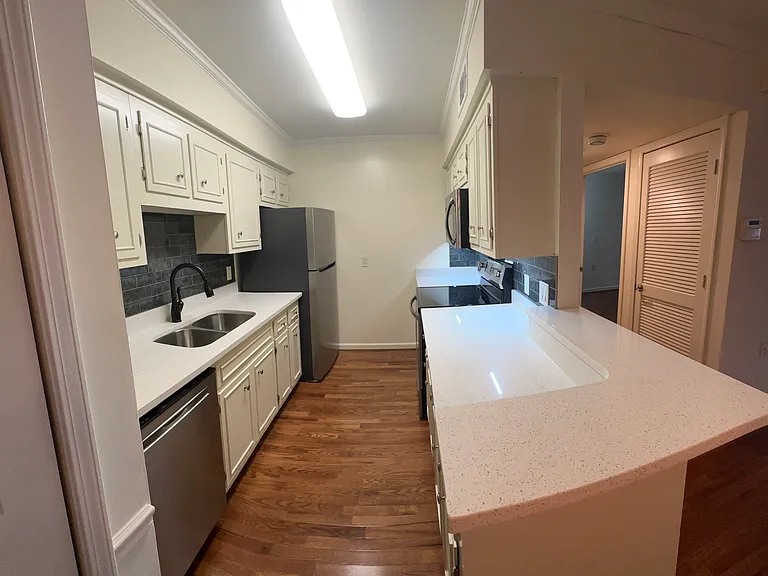 2905 Burch Ave #10 — Photo 23