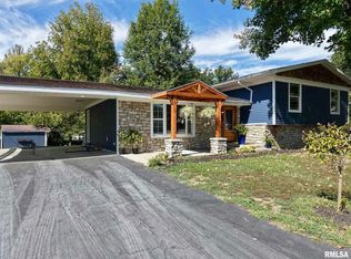 1209 Election Dr, Benton, IL 62812